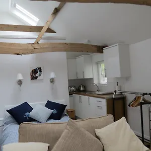 the-old-stables-whitehall-farmhouse-oakington.cambridgehotelsuk.com/