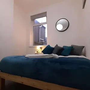 Spacious 4 Bedroom, Free Netflix, Central Location Cardiff